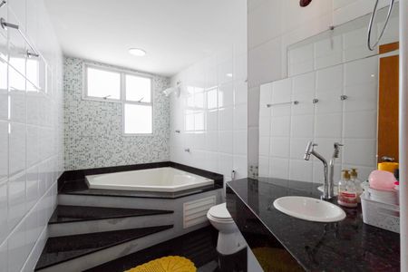 Apartamento à venda com 160m², 4 quartos e 2 vagas Apartamento à venda com 160m², 4 quartos e 2 vagasCobertura - Banheiro social 2