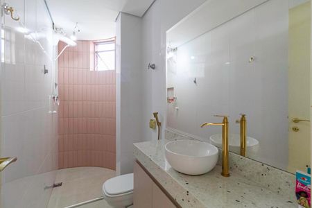 Apartamento à venda com 160m², 4 quartos e 2 vagas Apartamento à venda com 160m², 4 quartos e 2 vagasBanheiro social 1