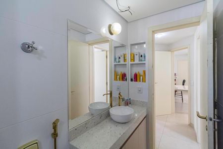 Apartamento à venda com 160m², 4 quartos e 2 vagas Apartamento à venda com 160m², 4 quartos e 2 vagasBanheiro social 1