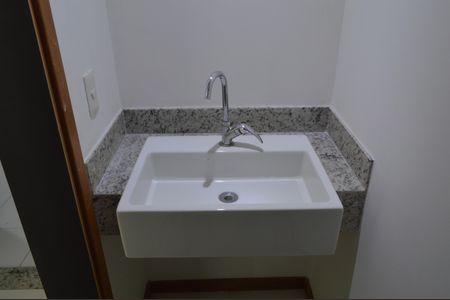 Casa de condomínio à venda com 188m², 4 quartos e 3 vagas Casa de condomínio à venda com 188m², 4 quartos e 3 vagasLavabo da Sala