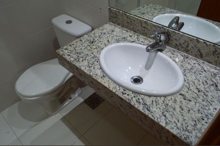 Casa de condomínio à venda com 188m², 4 quartos e 3 vagas Casa de condomínio à venda com 188m², 4 quartos e 3 vagasBanheiro da Suíte 2