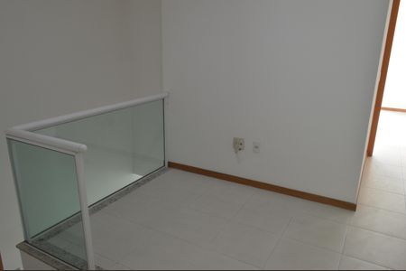 Casa de condomínio à venda com 188m², 4 quartos e 3 vagas Casa de condomínio à venda com 188m², 4 quartos e 3 vagasCorredor