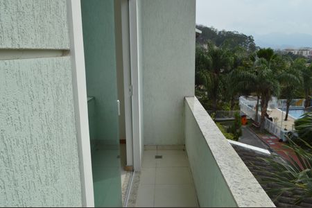 Casa de condomínio à venda com 188m², 4 quartos e 3 vagas Casa de condomínio à venda com 188m², 4 quartos e 3 vagasVaranda da Suíte 4