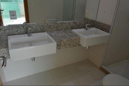 Casa de condomínio à venda com 188m², 4 quartos e 3 vagas Casa de condomínio à venda com 188m², 4 quartos e 3 vagasBanheiro da Suíte 4