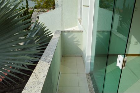 Casa de condomínio à venda com 188m², 4 quartos e 3 vagas Casa de condomínio à venda com 188m², 4 quartos e 3 vagasVaranda da Suíte 4