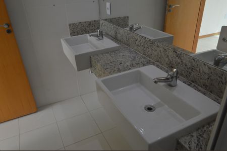 Casa de condomínio à venda com 188m², 4 quartos e 3 vagas Casa de condomínio à venda com 188m², 4 quartos e 3 vagasBanheiro da Suíte 4