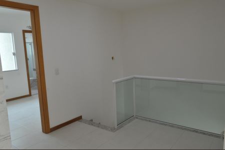 Casa de condomínio à venda com 188m², 4 quartos e 3 vagas Casa de condomínio à venda com 188m², 4 quartos e 3 vagasCorredor