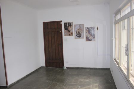 Casa para alugar com 109m², 2 quartos e 2 vagasSala