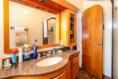 Apartamento para alugar com 270m², 4 quartos e 4 vagas Apartamento para alugar com 270m², 4 quartos e 4 vagasBanheiro da Suíte