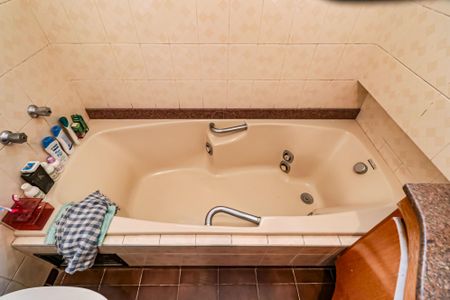 Apartamento para alugar com 270m², 4 quartos e 4 vagas Apartamento para alugar com 270m², 4 quartos e 4 vagasBanheiro da Suíte