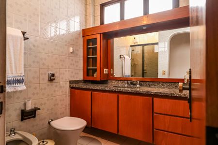 Apartamento para alugar com 270m², 4 quartos e 4 vagas Apartamento para alugar com 270m², 4 quartos e 4 vagasBanheiro social