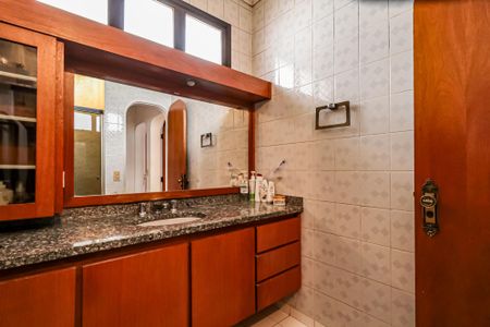 Apartamento para alugar com 270m², 4 quartos e 4 vagas Apartamento para alugar com 270m², 4 quartos e 4 vagasBanheiro social