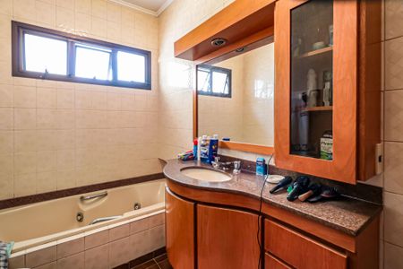 Apartamento para alugar com 270m², 4 quartos e 4 vagas Apartamento para alugar com 270m², 4 quartos e 4 vagasBanheiro da Suíte