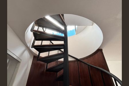 Apartamento para alugar com 105m², 2 quartos e 1 vaga Apartamento para alugar com 105m², 2 quartos e 1 vagaEscada 2