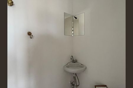 Apartamento para alugar com 105m², 2 quartos e 1 vaga Apartamento para alugar com 105m², 2 quartos e 1 vagaBanheiro de Serviço