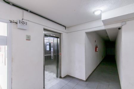 Apartamento à venda com 42m², 2 quartos e sem vaga Apartamento à venda com 42m², 2 quartos e sem vagaElevador