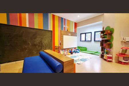 Apartamento à venda com 160m², 3 quartos e 3 vagas Apartamento à venda com 160m², 3 quartos e 3 vagasÁrea comum - Playground