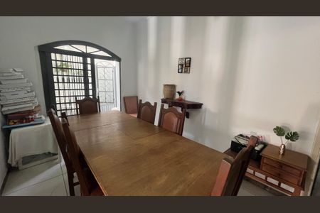 Casa à venda com 245m², 6 quartos e 3 vagas Casa à venda com 245m², 6 quartos e 3 vagasSala 4