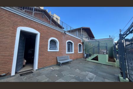 Casa à venda com 245m², 6 quartos e 3 vagas Casa à venda com 245m², 6 quartos e 3 vagasTerraço