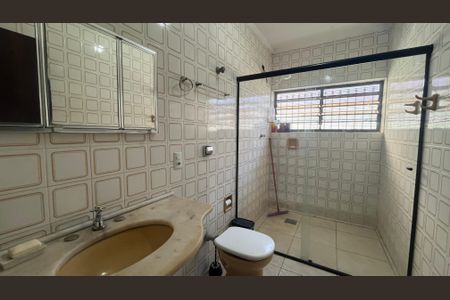 Casa à venda com 245m², 6 quartos e 3 vagas Casa à venda com 245m², 6 quartos e 3 vagasBanheiro 2