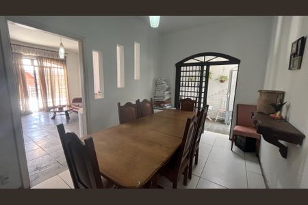 Casa à venda com 245m², 6 quartos e 3 vagas Casa à venda com 245m², 6 quartos e 3 vagasSala 4