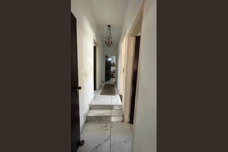 Casa à venda com 245m², 6 quartos e 3 vagas Casa à venda com 245m², 6 quartos e 3 vagasCorredor