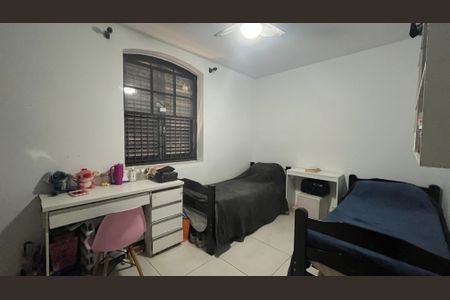 Casa à venda com 245m², 6 quartos e 3 vagas Casa à venda com 245m², 6 quartos e 3 vagasQuarto 6