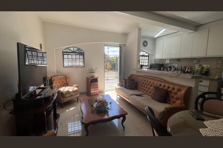 Casa à venda com 245m², 6 quartos e 3 vagasSala 1