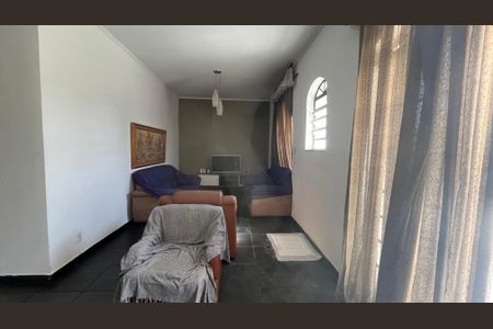 Casa à venda com 245m², 6 quartos e 3 vagas Casa à venda com 245m², 6 quartos e 3 vagasSala 2