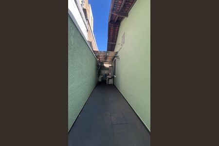 Casa à venda com 245m², 6 quartos e 3 vagas Casa à venda com 245m², 6 quartos e 3 vagasÁrea externa