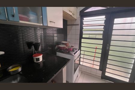 Casa à venda com 245m², 6 quartos e 3 vagas Casa à venda com 245m², 6 quartos e 3 vagasCozinha 2