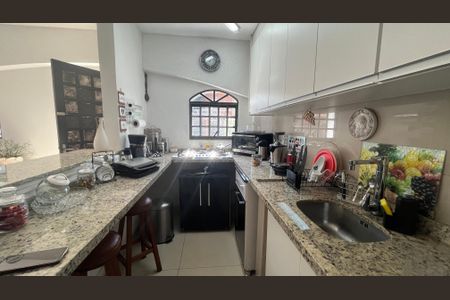 Casa à venda com 245m², 6 quartos e 3 vagas Casa à venda com 245m², 6 quartos e 3 vagasCozinha 1