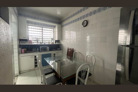 Casa à venda com 245m², 6 quartos e 3 vagas Casa à venda com 245m², 6 quartos e 3 vagasCopa