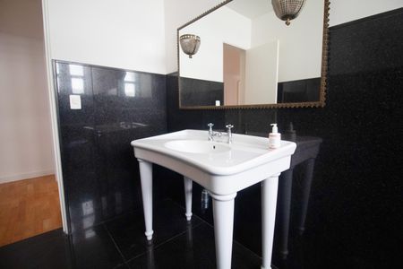 Apartamento à venda com 520m², 5 quartos e 4 vagas Apartamento à venda com 520m², 5 quartos e 4 vagasBanheiro Social