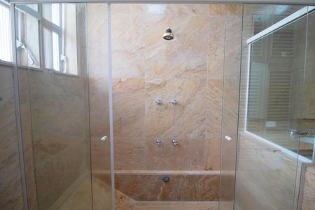 Apartamento à venda com 520m², 5 quartos e 4 vagas Apartamento à venda com 520m², 5 quartos e 4 vagasBanheiro da Suíte 3