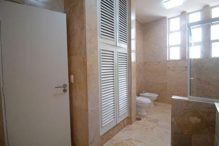 Apartamento à venda com 520m², 5 quartos e 4 vagas Apartamento à venda com 520m², 5 quartos e 4 vagasBanheiro da Suíte 3