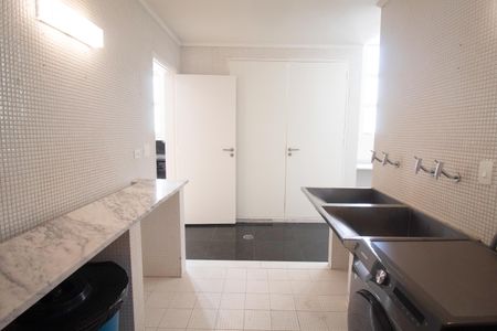 Apartamento à venda com 520m², 5 quartos e 4 vagas Apartamento à venda com 520m², 5 quartos e 4 vagasÁrea de Serviço