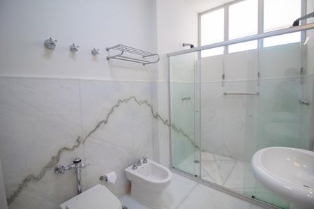 Apartamento à venda com 520m², 5 quartos e 4 vagas Apartamento à venda com 520m², 5 quartos e 4 vagasBanheiro da Suíte 4