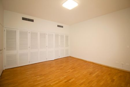 Apartamento à venda com 520m², 5 quartos e 4 vagas Apartamento à venda com 520m², 5 quartos e 4 vagasSuíte 4