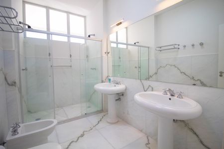 Apartamento à venda com 520m², 5 quartos e 4 vagas Apartamento à venda com 520m², 5 quartos e 4 vagasBanheiro da Suíte 4