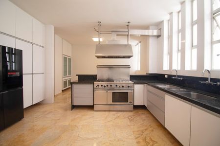 Apartamento à venda com 520m², 5 quartos e 4 vagas Apartamento à venda com 520m², 5 quartos e 4 vagasCozinha