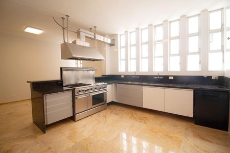 Apartamento à venda com 520m², 5 quartos e 4 vagas Apartamento à venda com 520m², 5 quartos e 4 vagasCozinha