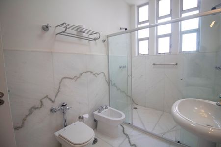 Apartamento à venda com 520m², 5 quartos e 4 vagas Apartamento à venda com 520m², 5 quartos e 4 vagasBanheiro da Suíte 5