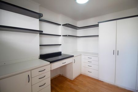 Apartamento à venda com 520m², 5 quartos e 4 vagas Apartamento à venda com 520m², 5 quartos e 4 vagasQuarto de Serviço 2
