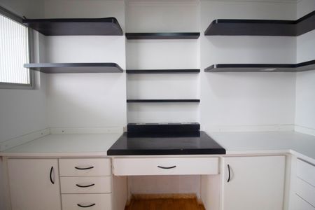 Apartamento à venda com 520m², 5 quartos e 4 vagas Apartamento à venda com 520m², 5 quartos e 4 vagasQuarto de Serviço 2