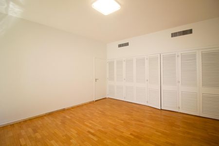 Apartamento à venda com 520m², 5 quartos e 4 vagas Apartamento à venda com 520m², 5 quartos e 4 vagasSuíte 4