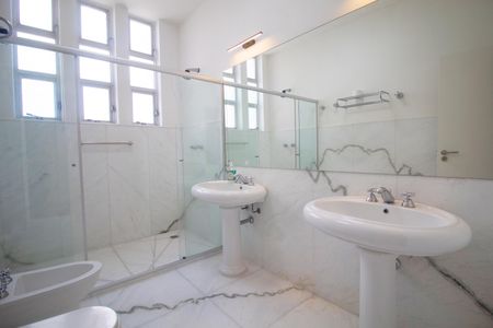 Apartamento à venda com 520m², 5 quartos e 4 vagas Apartamento à venda com 520m², 5 quartos e 4 vagasBanheiro da Suíte 5