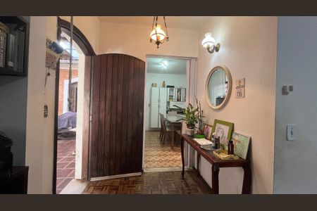 Casa à venda com 200m², 4 quartos e 3 vagas Casa à venda com 200m², 4 quartos e 3 vagasSala