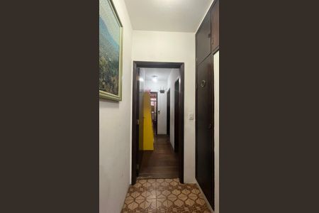 Casa à venda com 200m², 4 quartos e 3 vagas Casa à venda com 200m², 4 quartos e 3 vagasCorredor