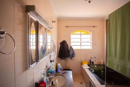 Casa à venda com 380m², 4 quartos e 4 vagasBanheiro da Suíte